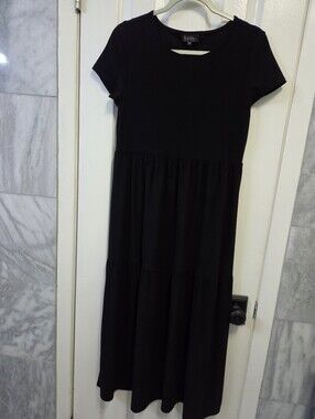 Nicole Miller Black Tiered Short-Sleeve Maxi Dress